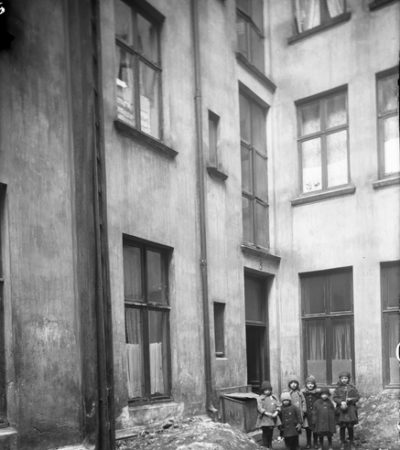 Bakgården i 1920.
